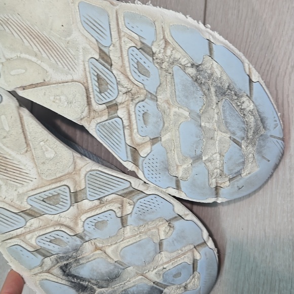 Hoka One One Women's Clifton 9 Athletic Running Shoes Sz 10B - Picture 14 of 16